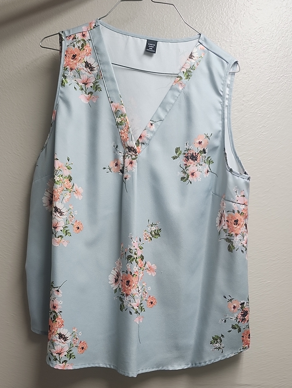 SHEIN Light Blue Floral V-Neck Sleeveless Tank